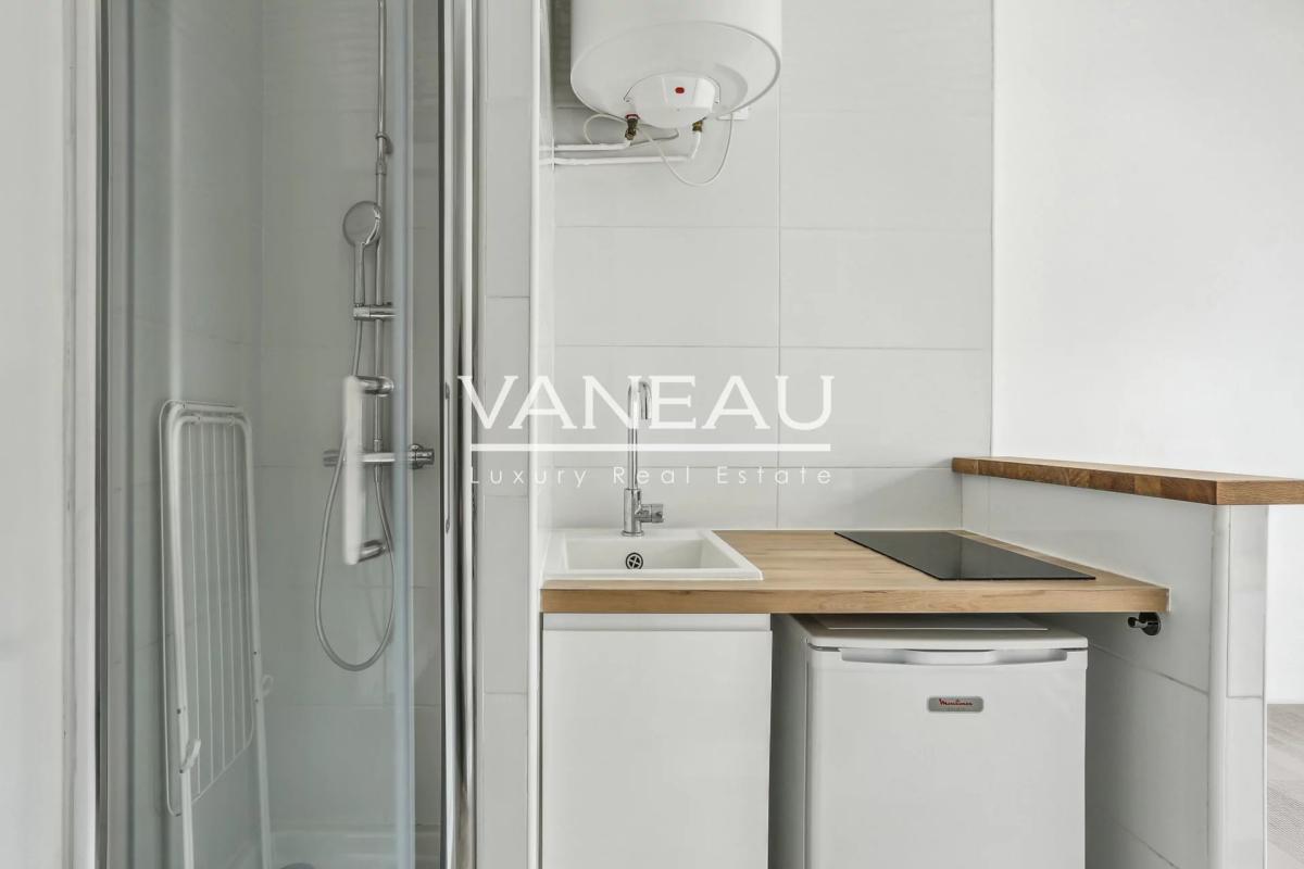 Paris XVIe - exclusivité studette en dernier étage avec ascenseu