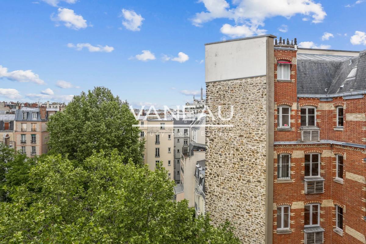 Paris XVIe - exclusivité studette en dernier étage avec ascenseu