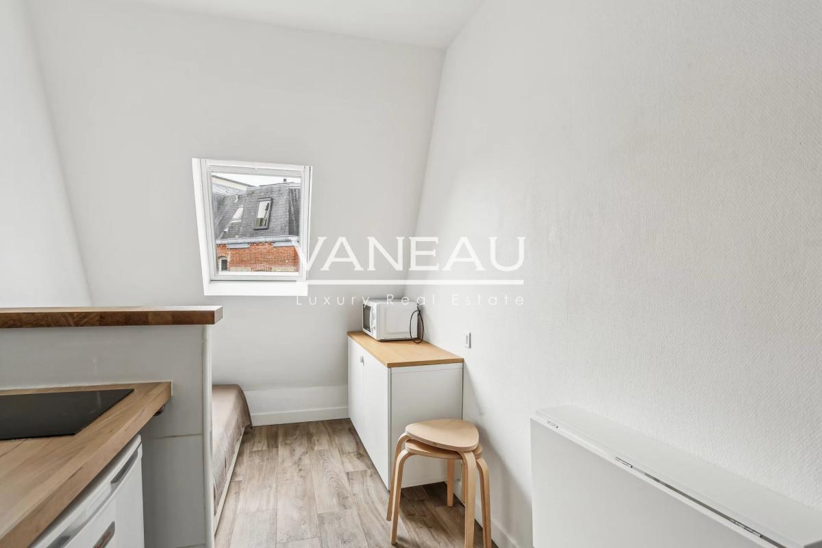 Paris XVIe - exclusivité studette en dernier étage avec ascenseu