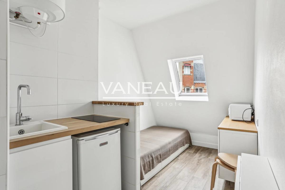 Paris XVIe - exclusivité studette en dernier étage avec ascenseu