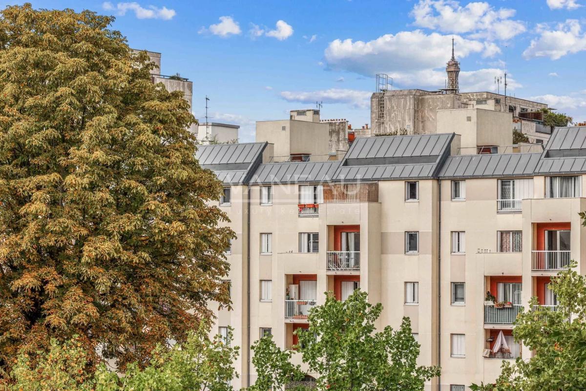 Exclusivité - Paris 15ème 2/3 pièces lumineux refait à neuf.