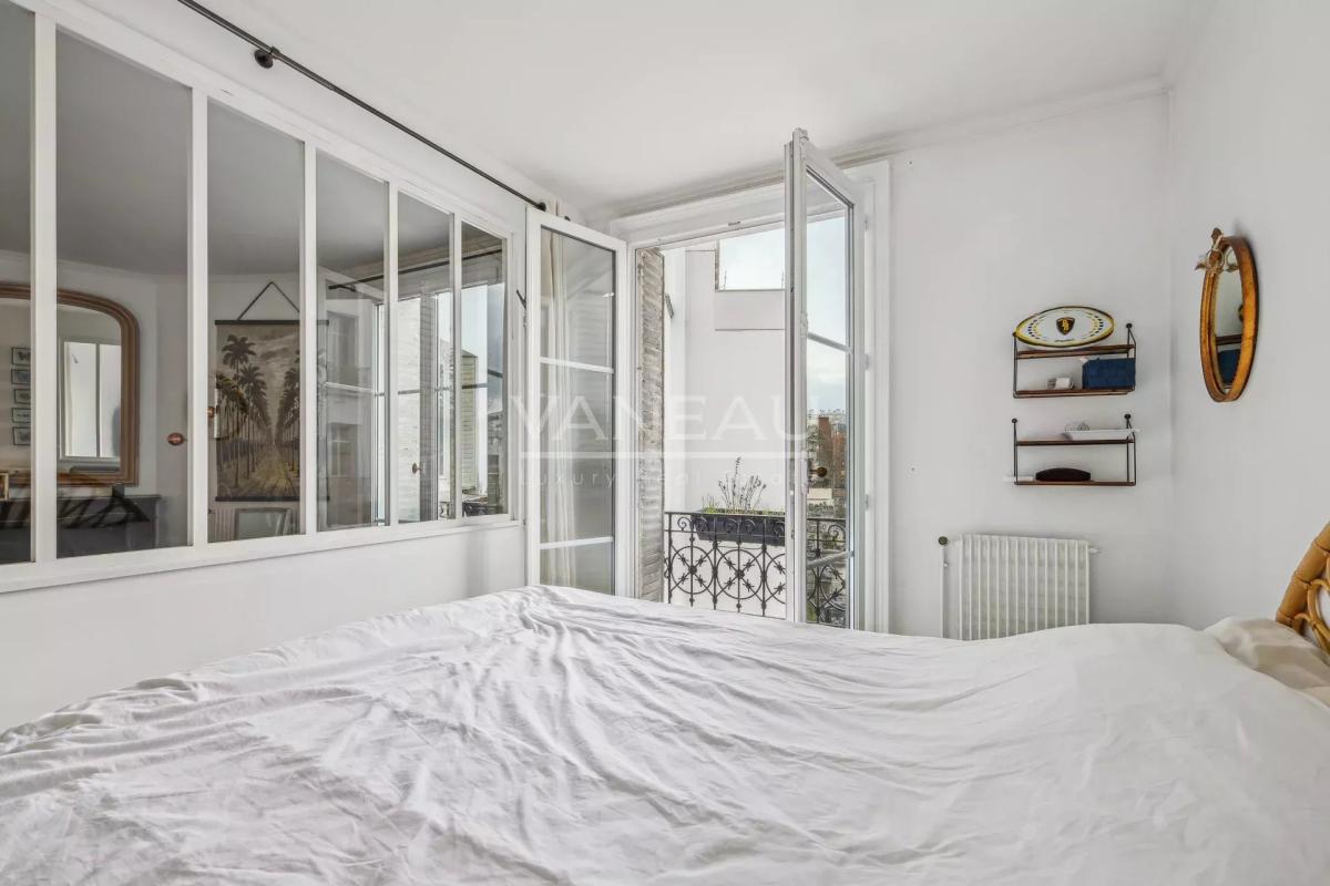 Exclusivité - Paris 15ème 2/3 pièces lumineux en très bon état