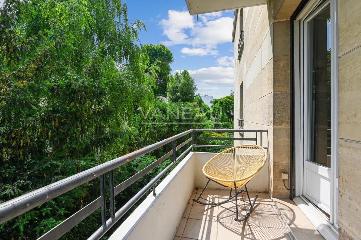 Neuilly - Saint James.