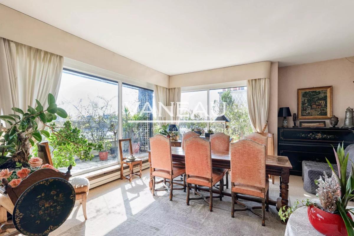 Paris XIVe – dernier étage avec terrasse panoramique