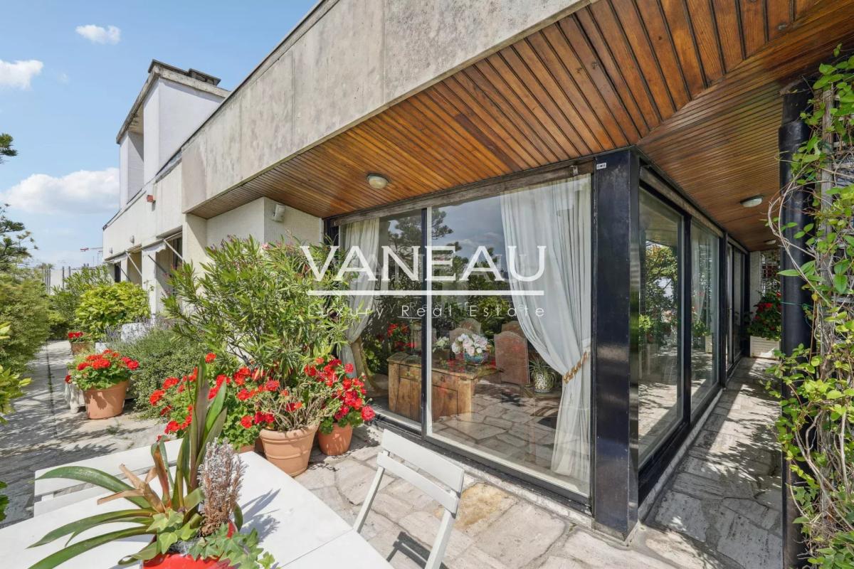 Paris XIVe – dernier étage avec terrasse panoramique