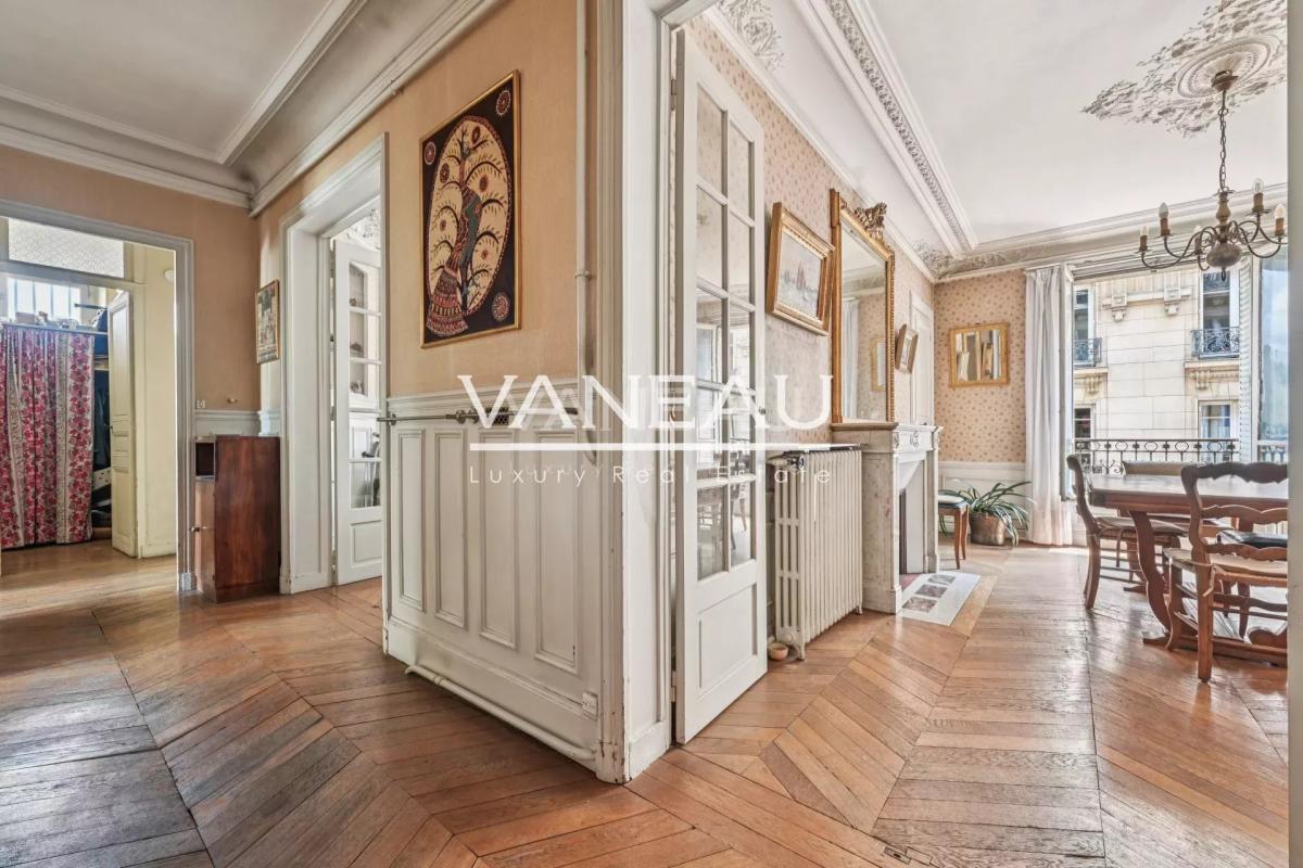 Neuilly - Mairie - Appartement 4 pièces - Charme de l'ancien