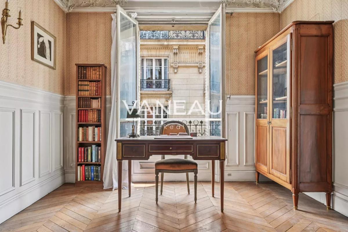 Neuilly - Mairie - Appartement 4 pièces - Charme de l'ancien