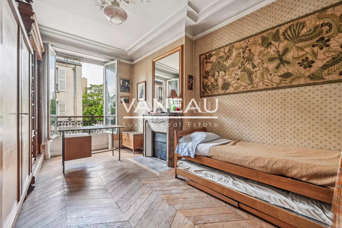 Neuilly - Mairie - Appartement 4 pièces - Charme de l'ancien