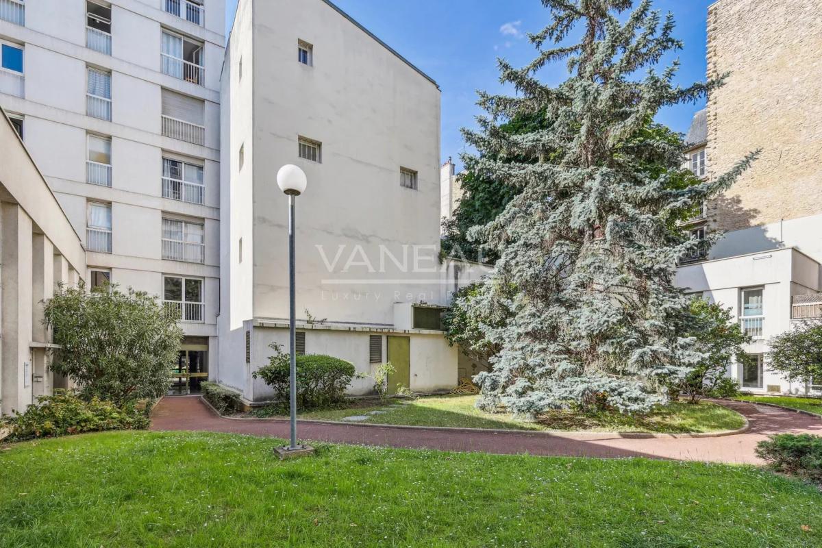 Paris XVe - Lecourbe - Studio lumineux au calme sur cour - profe