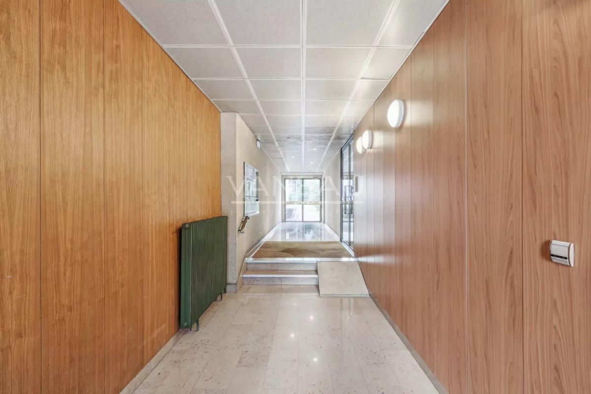 Paris XVe - Lecourbe - Studio lumineux au calme sur cour - profe