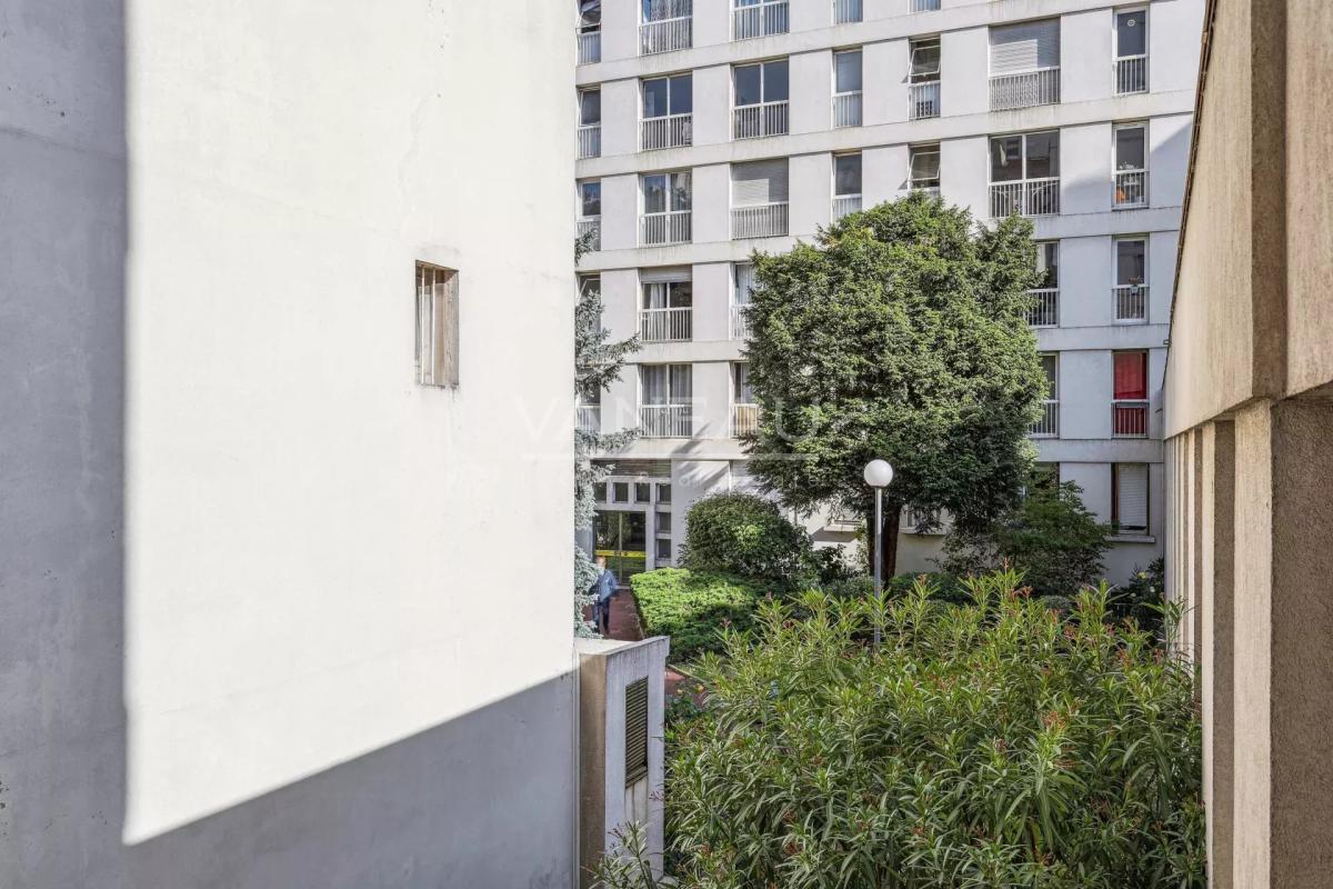 Paris XVe - Lecourbe - Studio lumineux au calme sur cour - profe