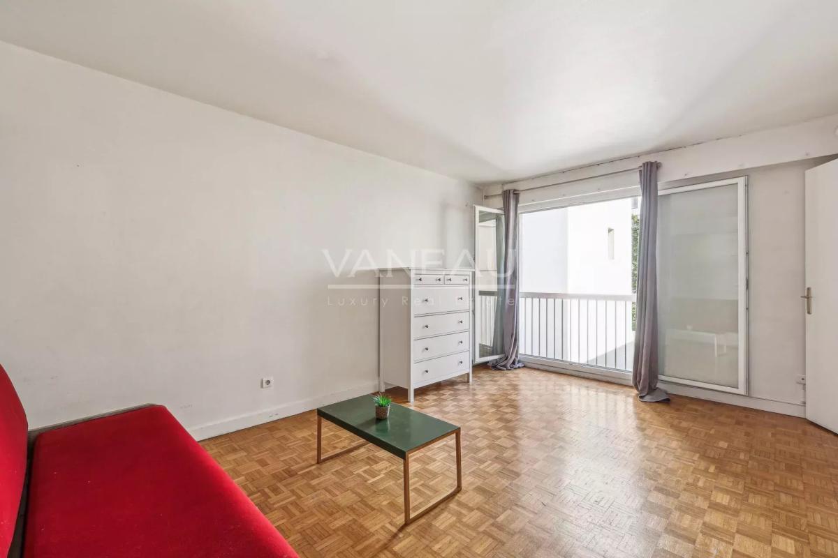 Paris XVe - Lecourbe - Studio lumineux au calme sur cour - profe