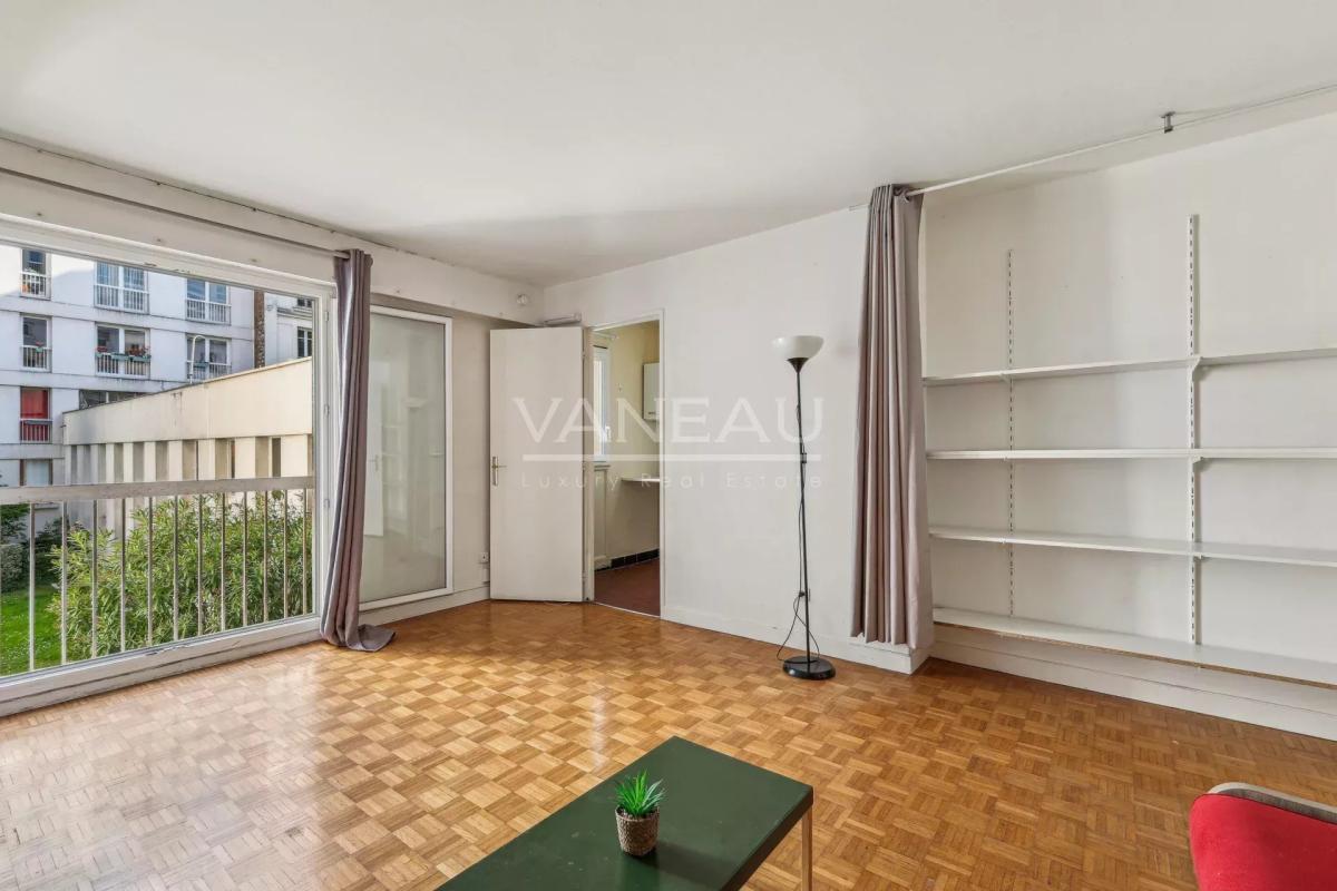 Paris XVe - Lecourbe - Studio lumineux au calme sur cour - profe