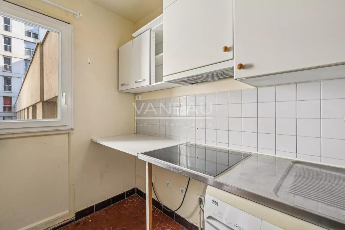 Paris XVe - Lecourbe - Studio lumineux au calme sur cour - profe