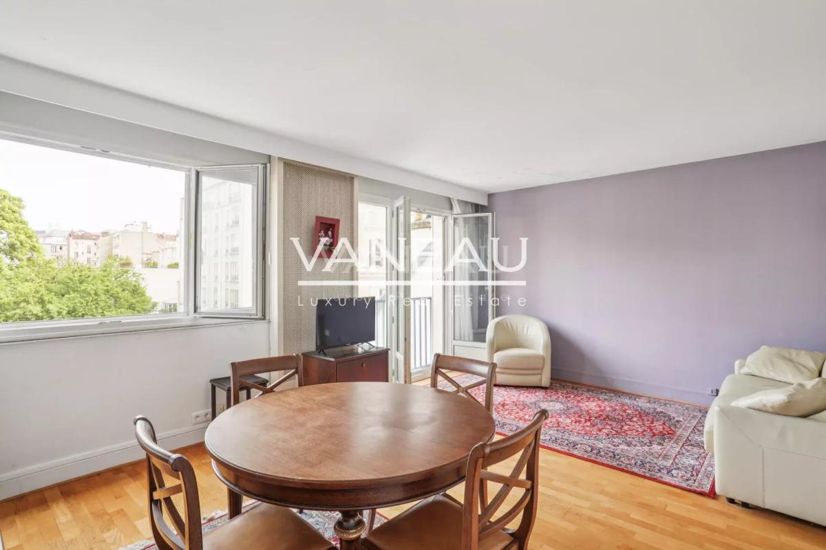 Paris XVe - Blomet - Appartement trois pièces avec vue dégagée