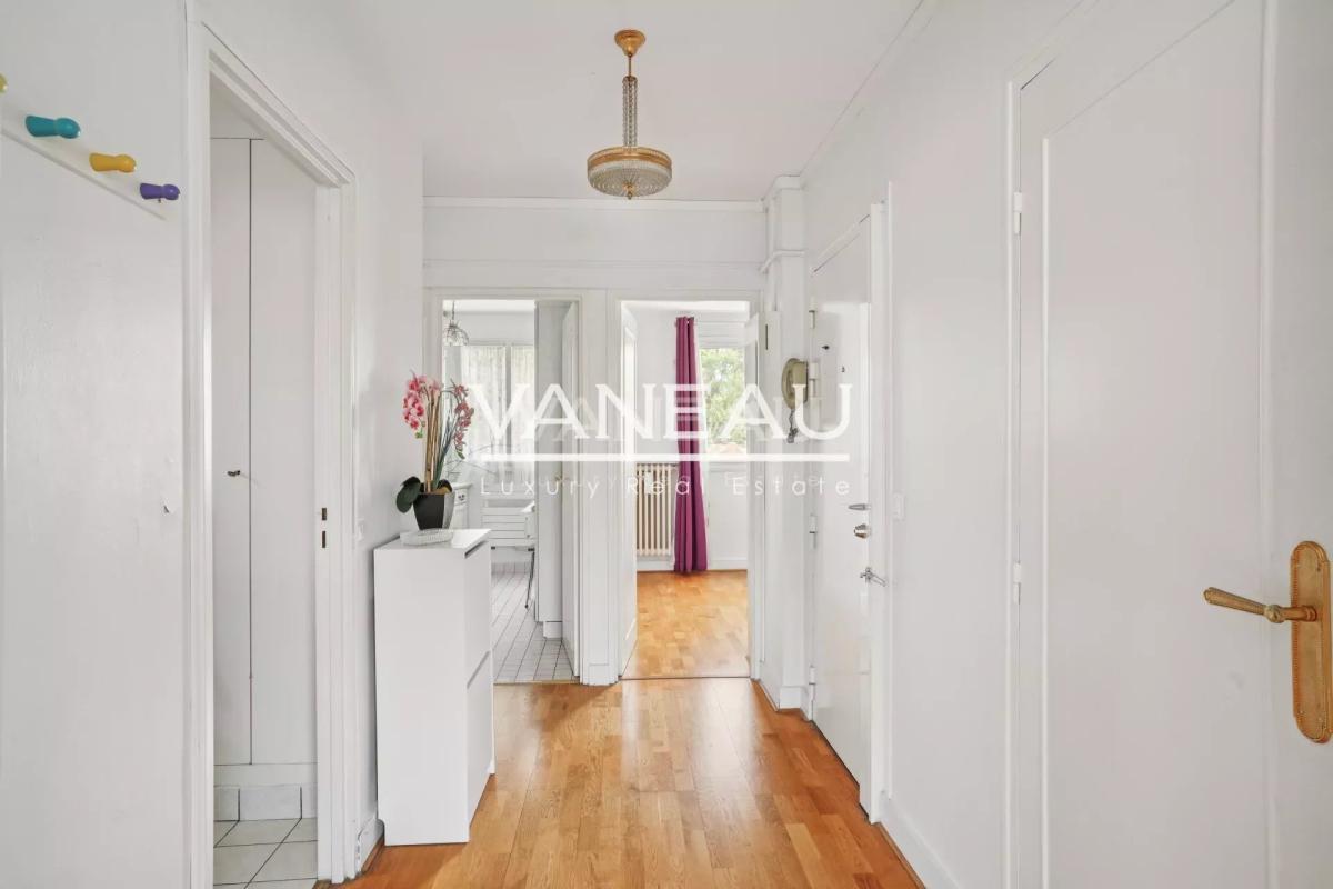 Paris XVe - Blomet - Appartement trois pièces avec vue dégagée
