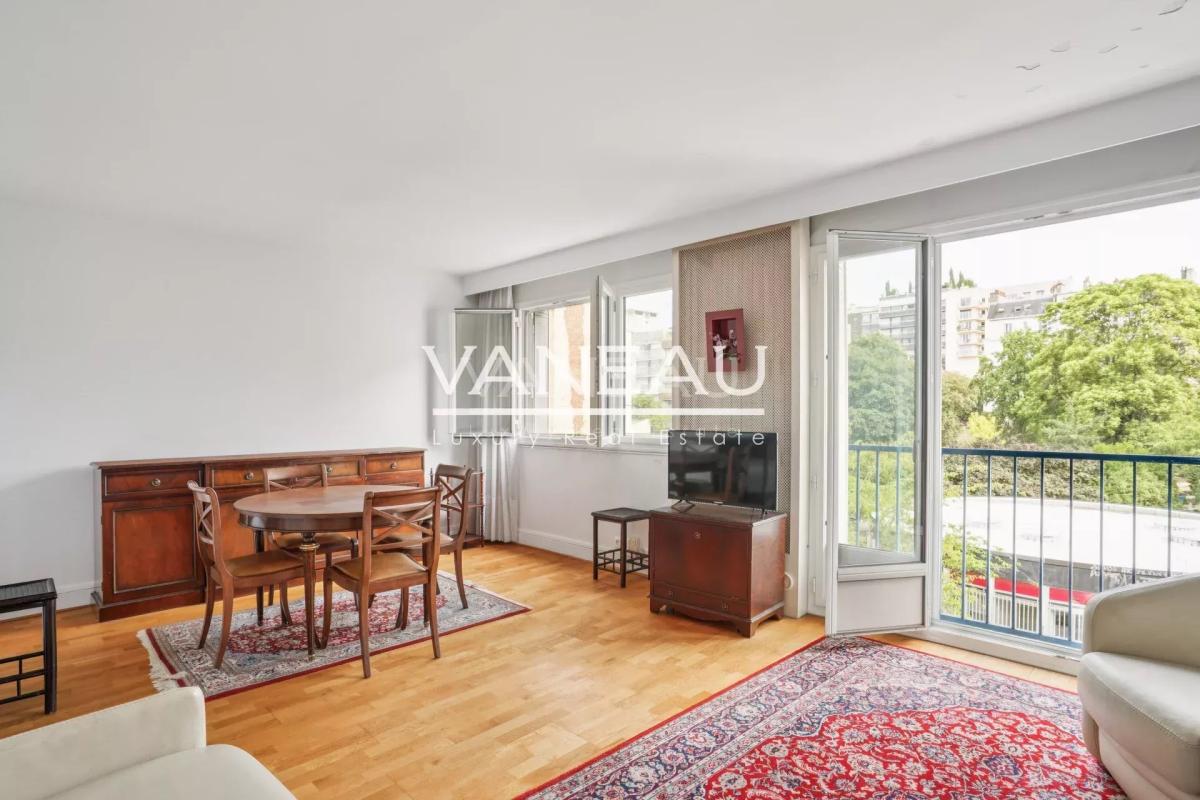 Paris XVe - Blomet - Appartement trois pièces avec vue dégagée