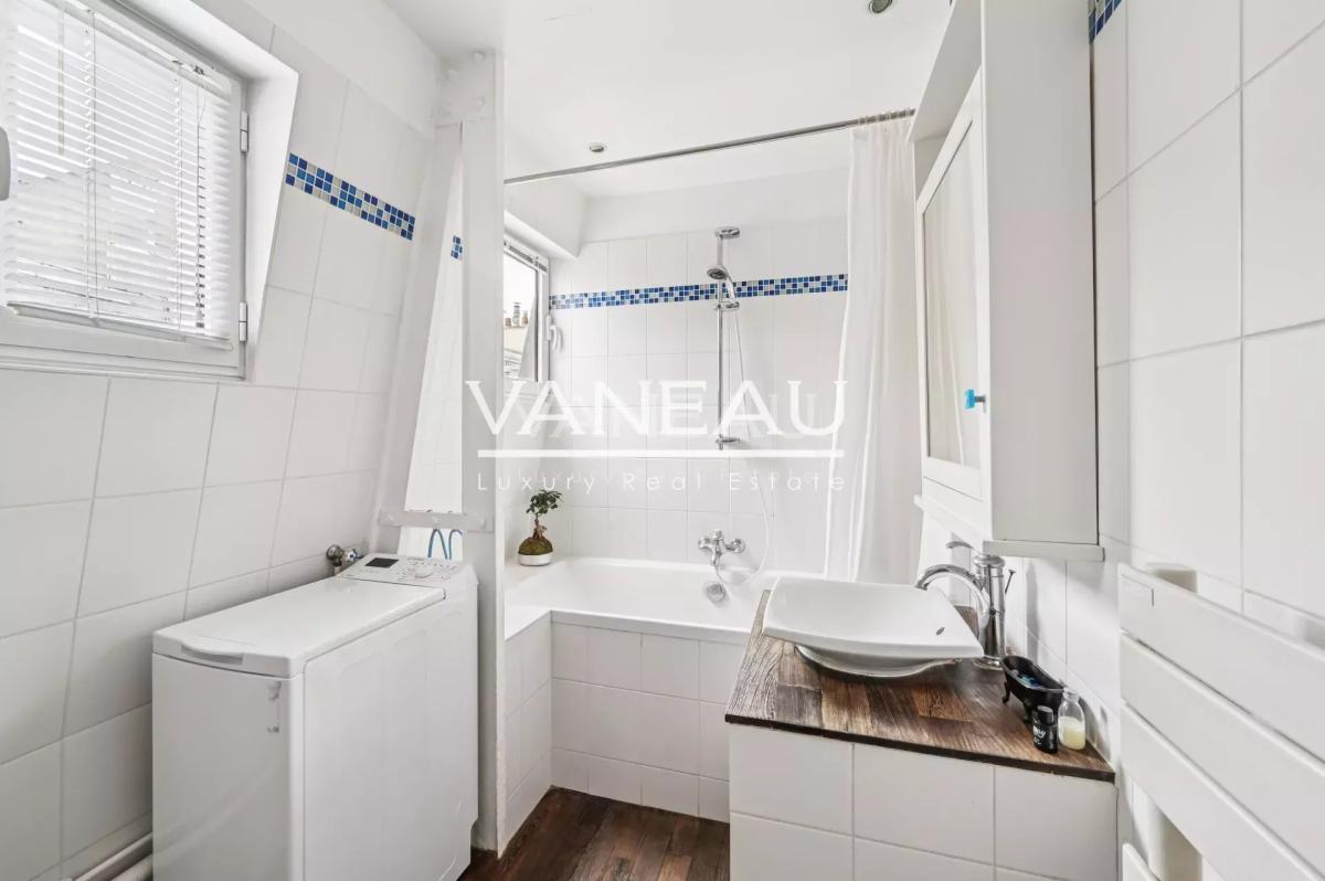 Paris XVe - Montparnasse - Appartement trois pièces en dernier é