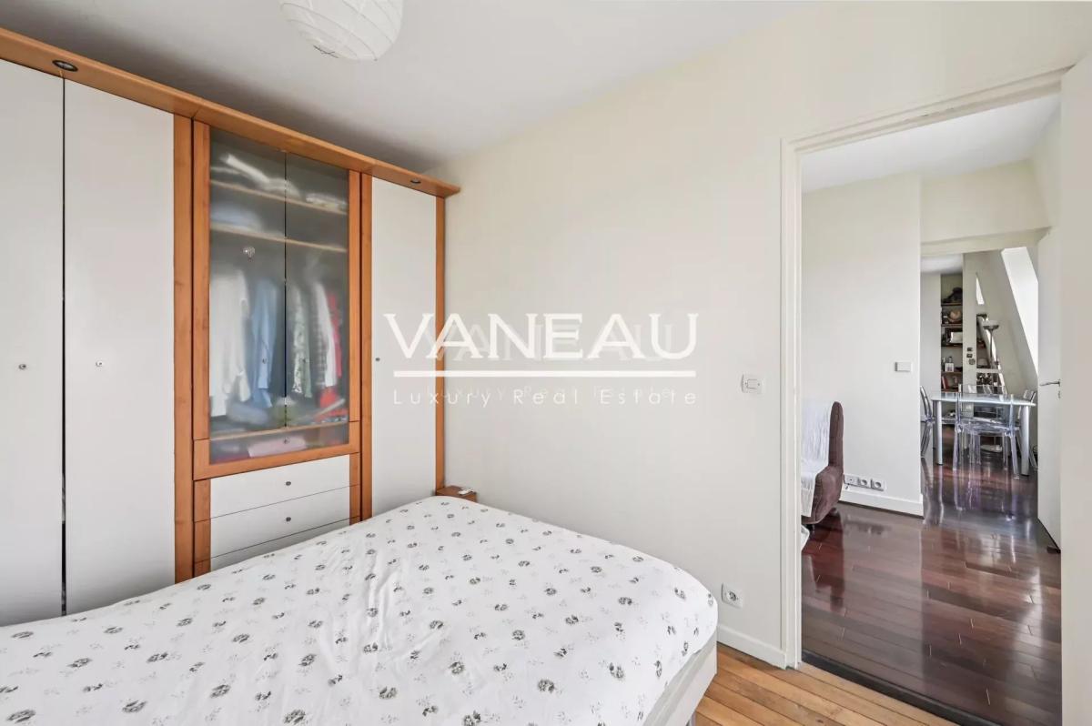 Paris XVe - Montparnasse - Appartement trois pièces en dernier é