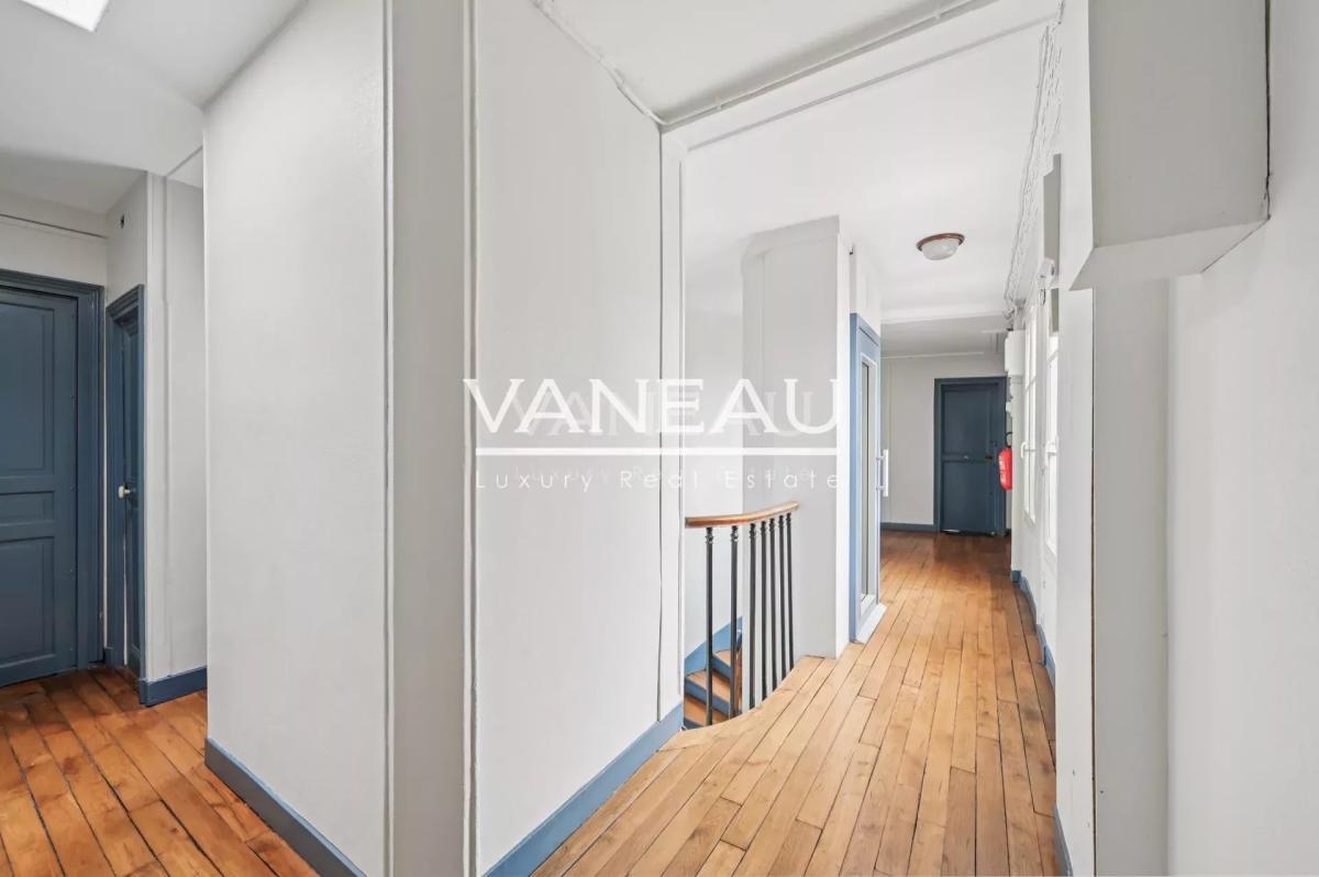 Paris XVe - Montparnasse - Appartement trois pièces en dernier é