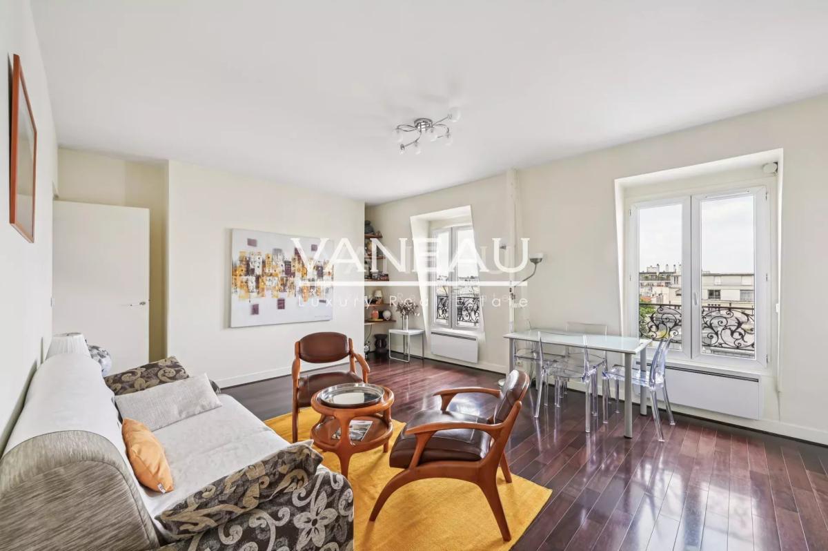 Paris XVe - Montparnasse - Appartement trois pièces en dernier é