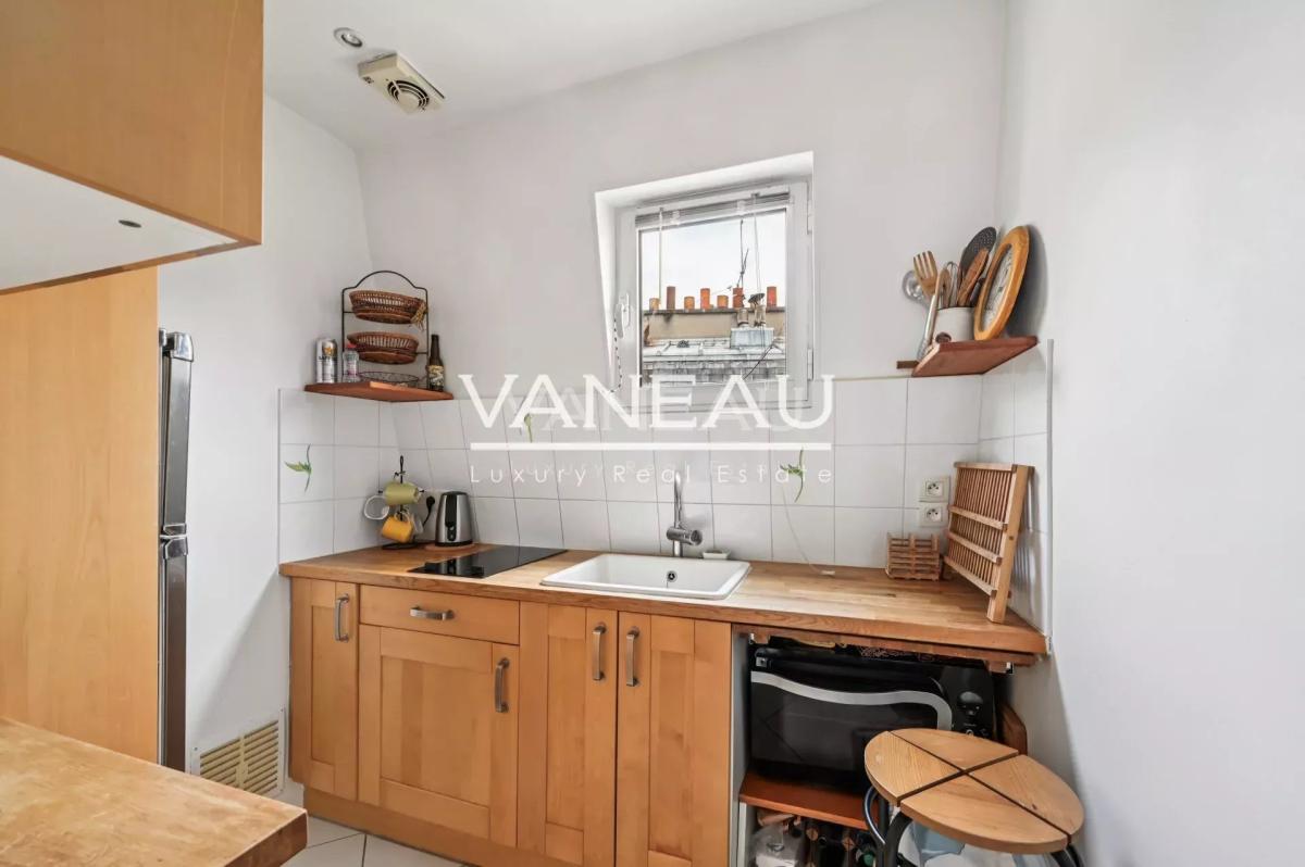 Paris XVe - Montparnasse - Appartement trois pièces en dernier é