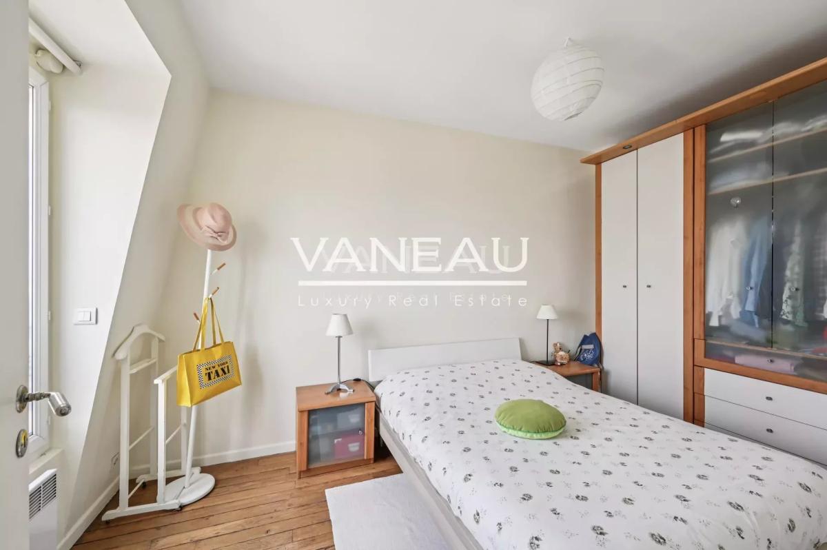 Paris XVe - Montparnasse - Appartement trois pièces en dernier é