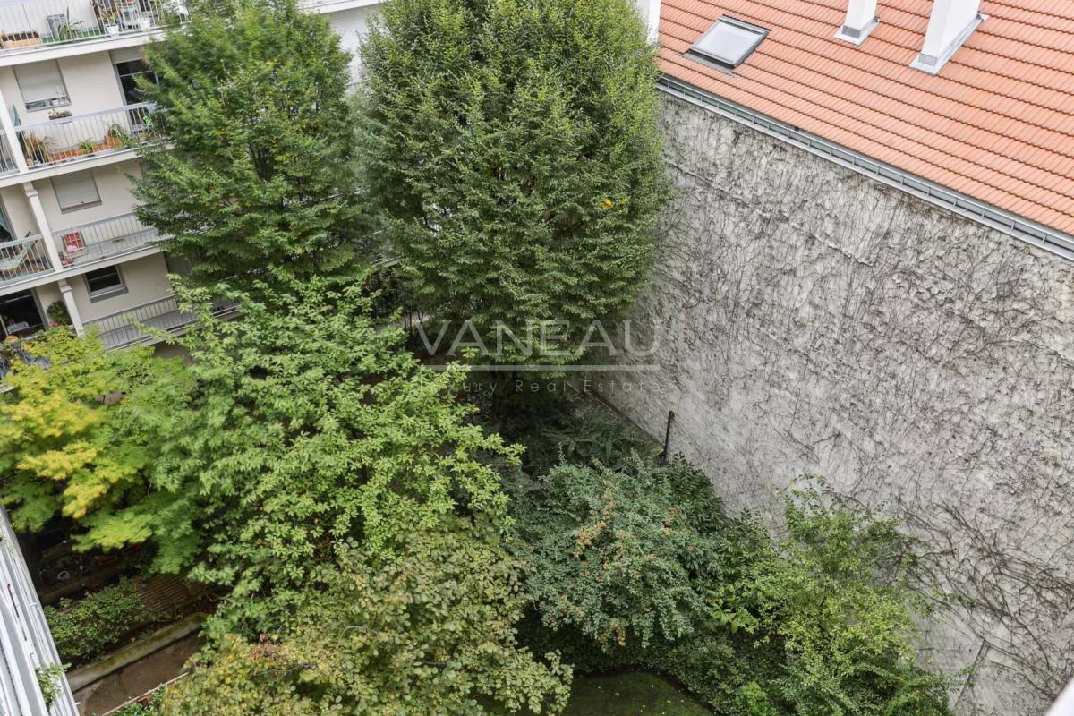 Paris XVIIIe - Studio sur jardin avec cave et possibilité  parki