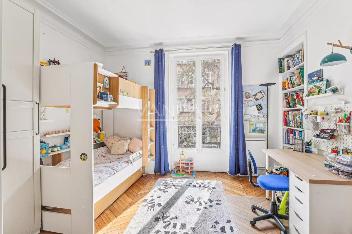 Paris Xème - Bel appartement familial de quatre pièces en parfai