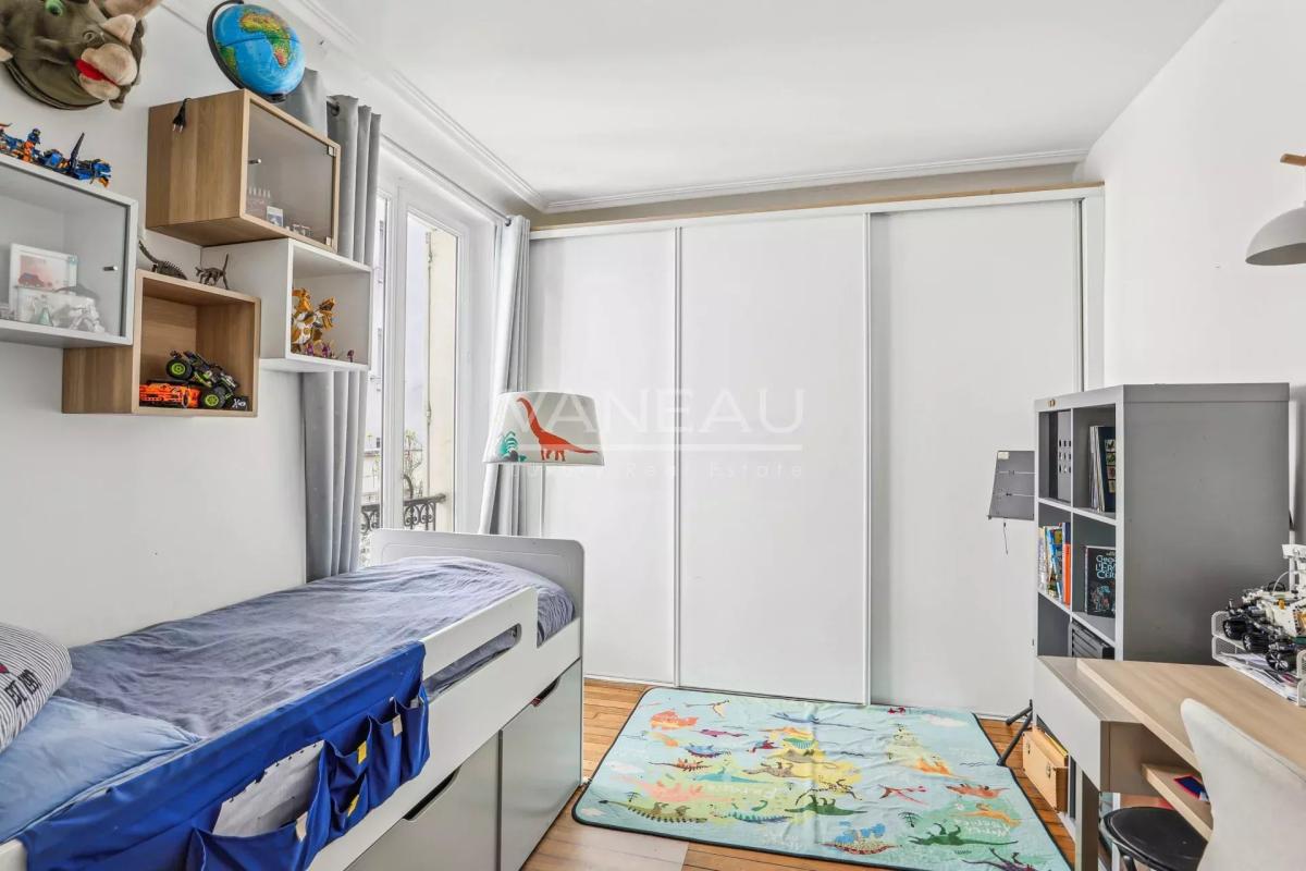 Paris Xème - Bel appartement familial de quatre pièces en parfai