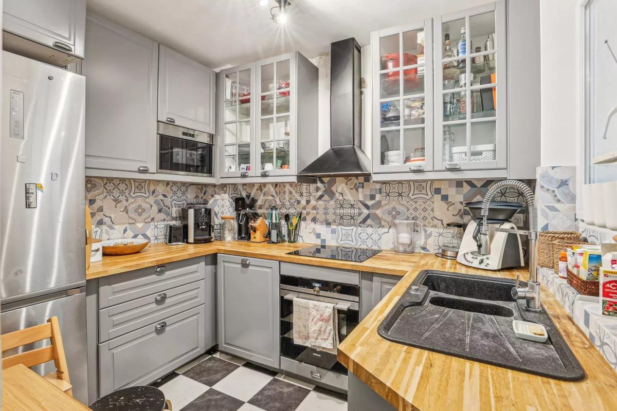 Paris Xème - Bel appartement familial de quatre pièces en parfai