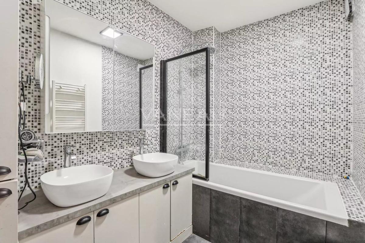 Paris Xème - Bel appartement familial de quatre pièces en parfai
