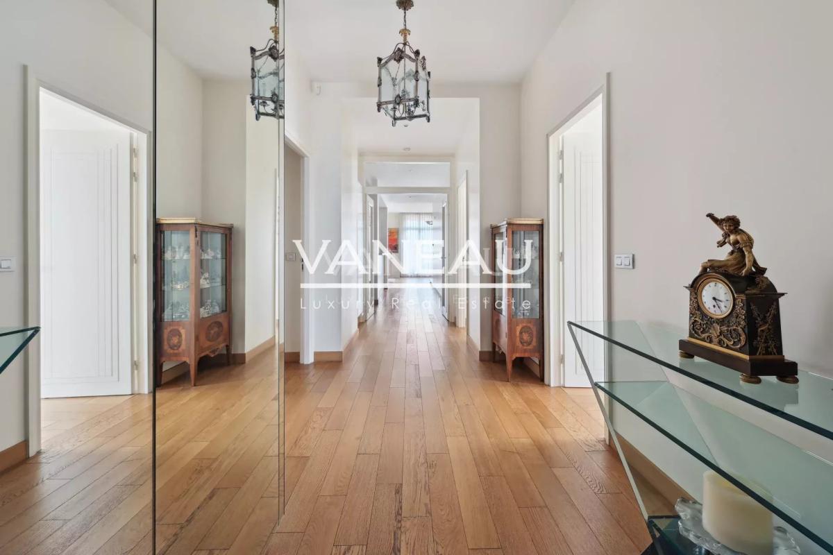 Paris XVI Longchamp, appartement familial en étage élevé.