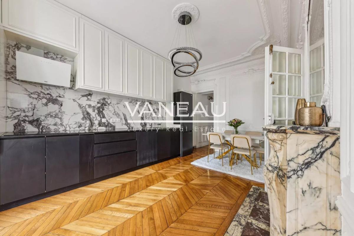 PARIS VIIIe - Appartement familial et de réception