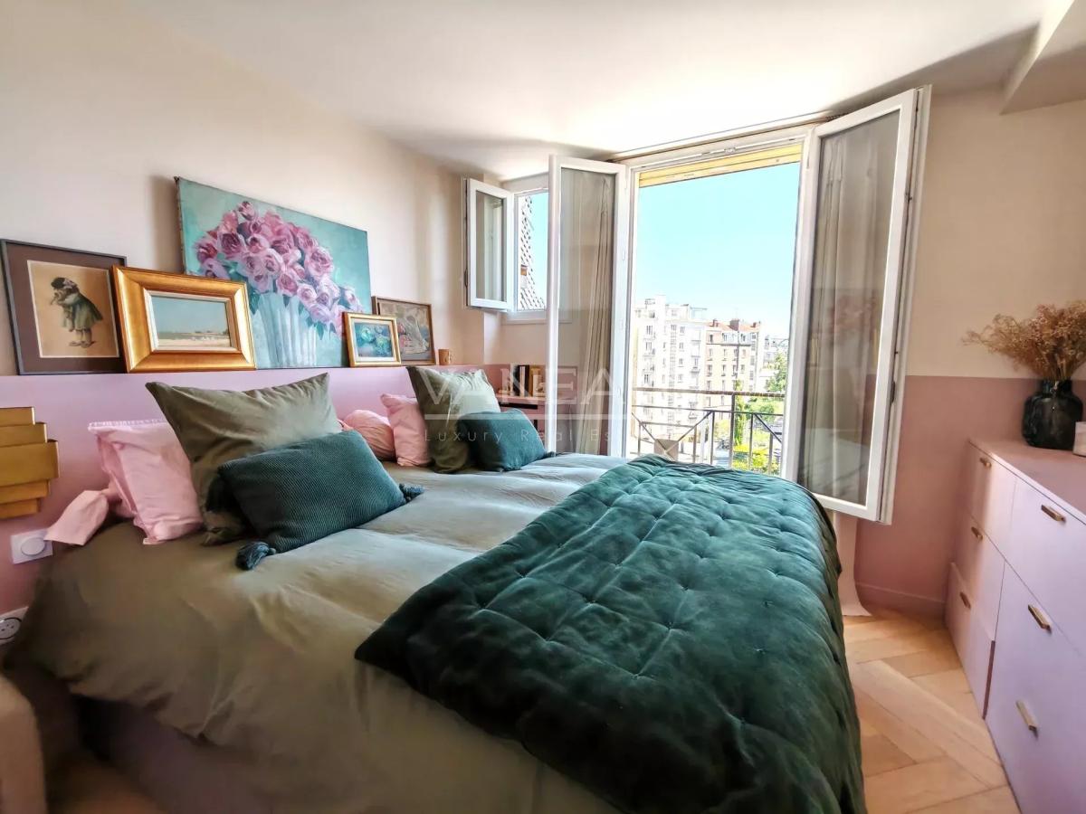 Boulogne Nord - luxueux trois pièces au dernier étage, balcons, 