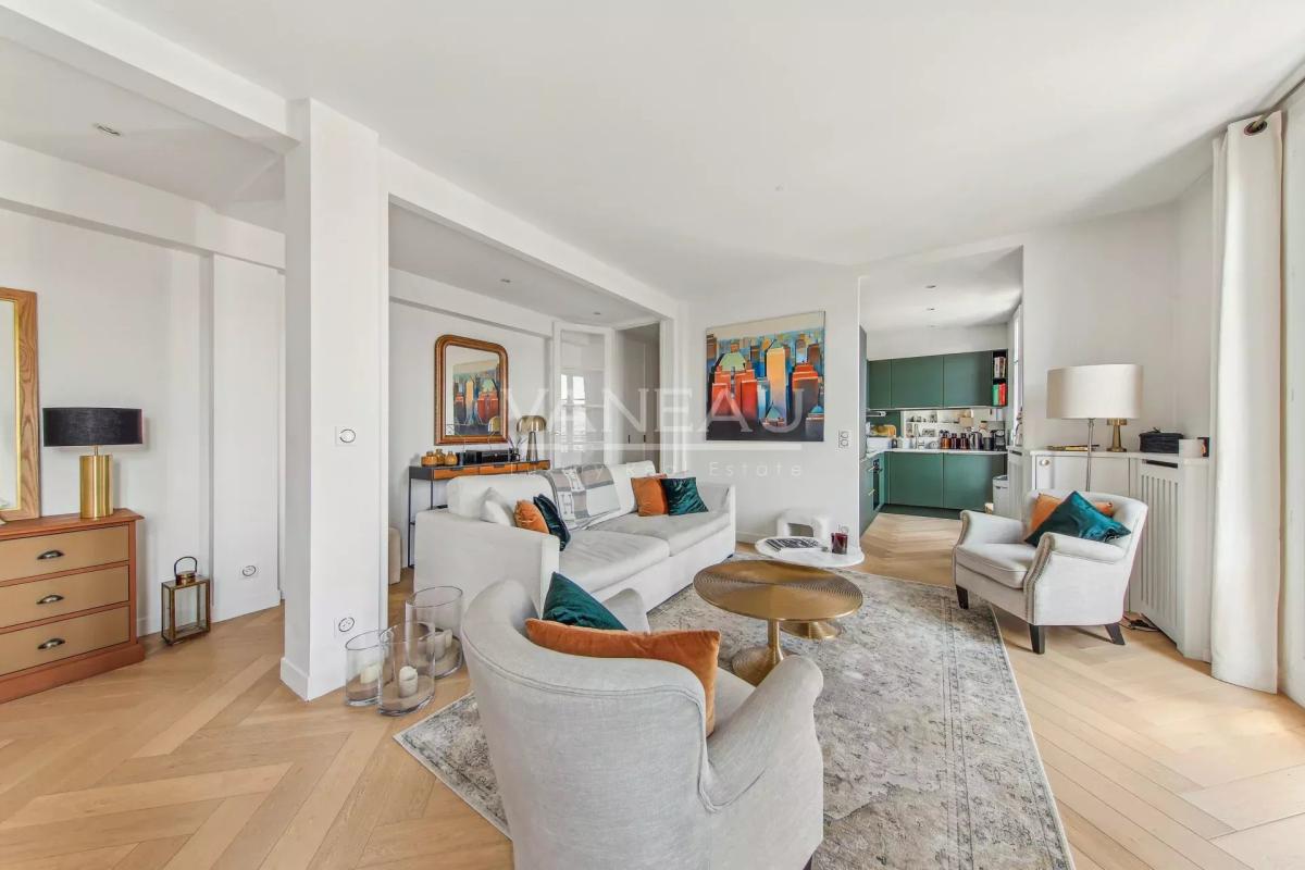 Boulogne Nord - luxueux trois pièces au dernier étage, balcons, 