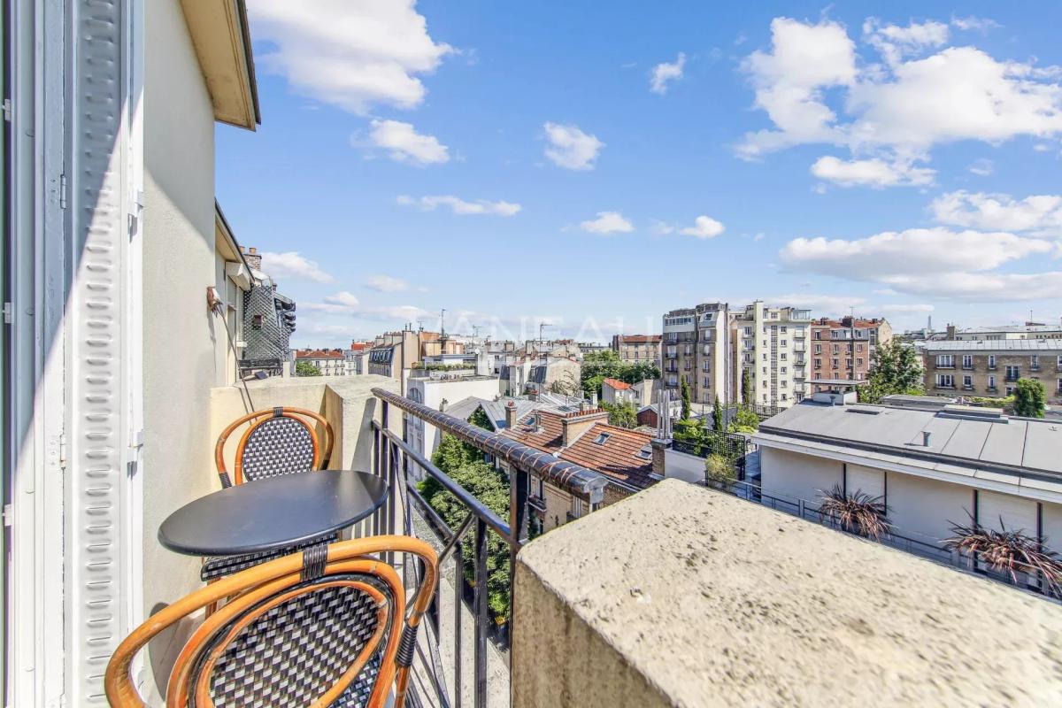 Boulogne Nord - luxueux trois pièces au dernier étage, balcons, 