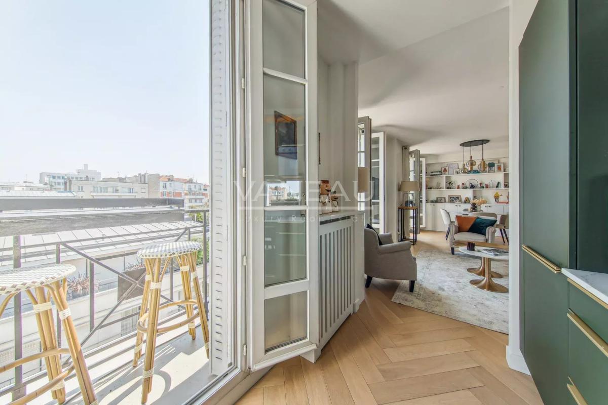 Boulogne Nord - luxueux trois pièces au dernier étage, balcons, 