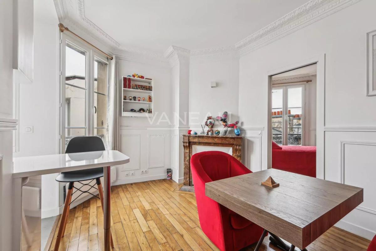 Dernier étage deux pièces vue toits 29.06 M²