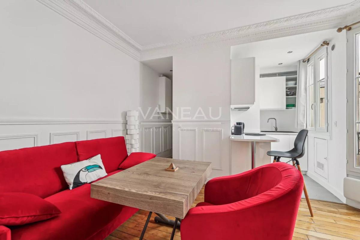 Dernier étage deux pièces vue toits 29.06 M²