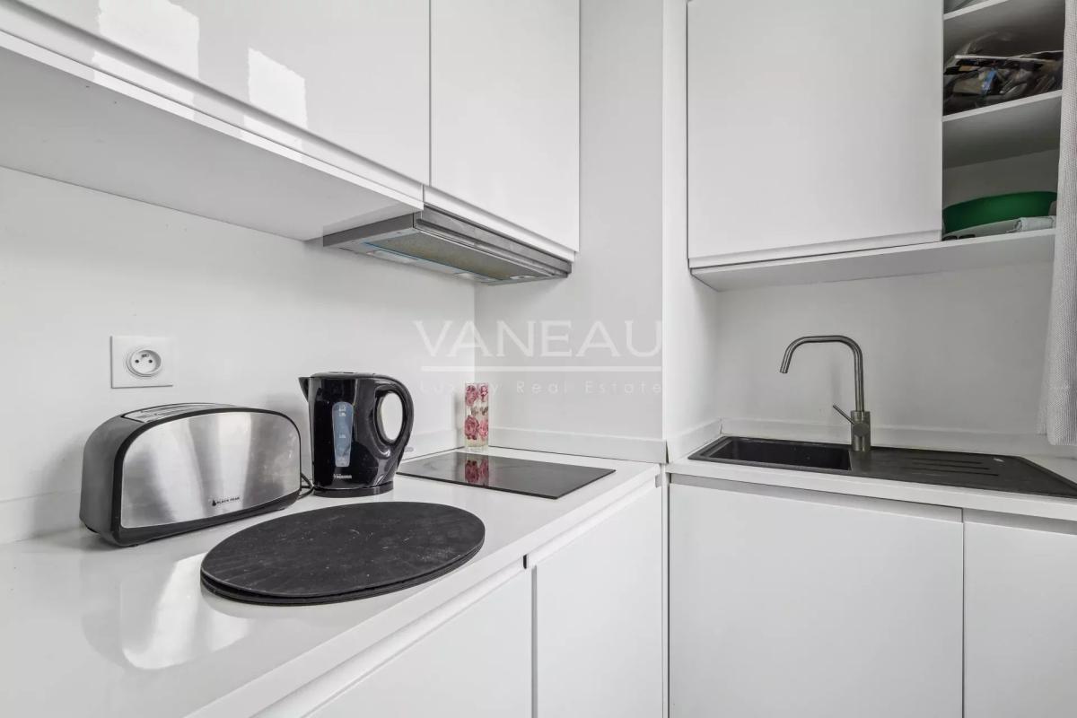 Dernier étage deux pièces vue toits 29.06 M²