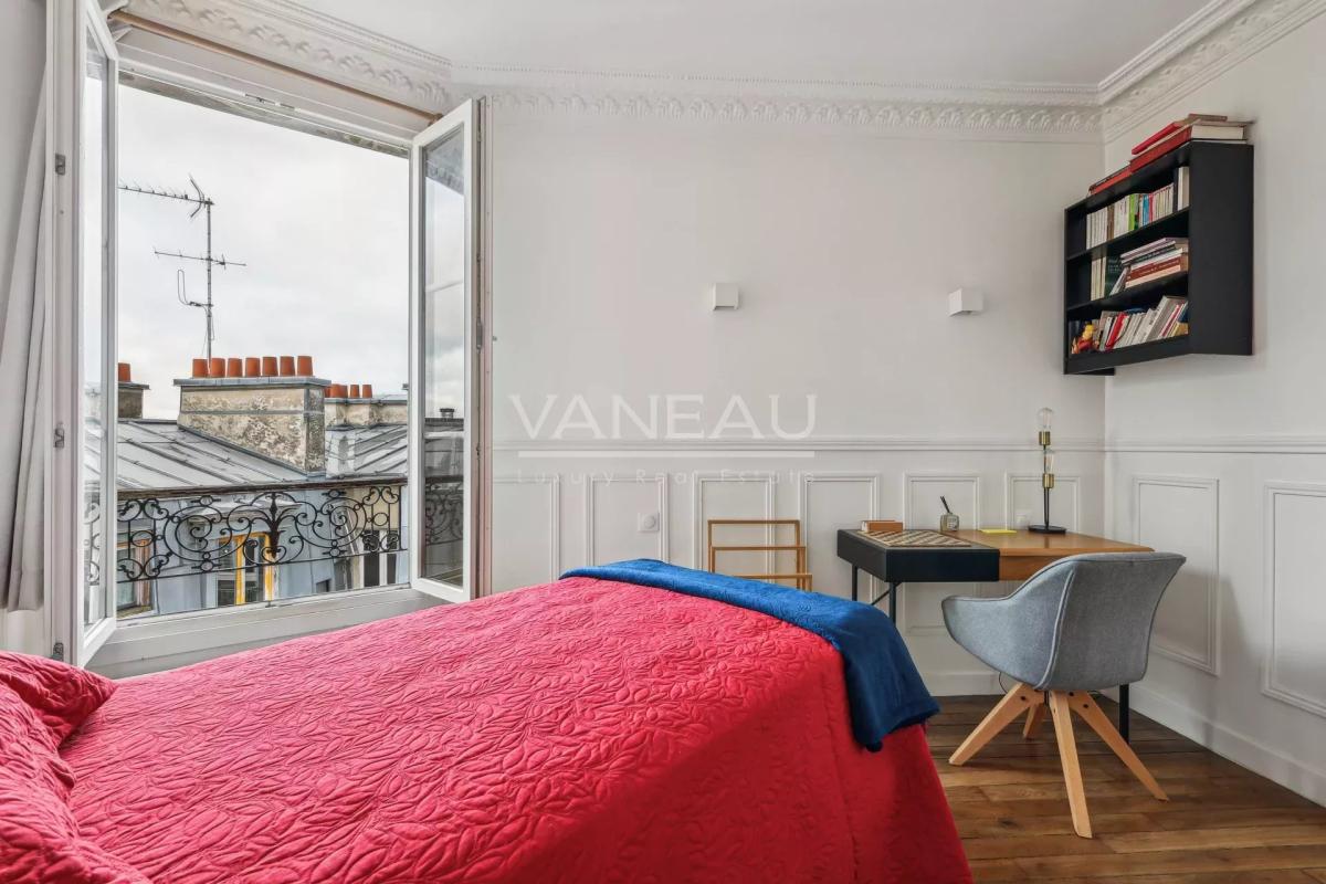 Dernier étage deux pièces vue toits 29.06 M²