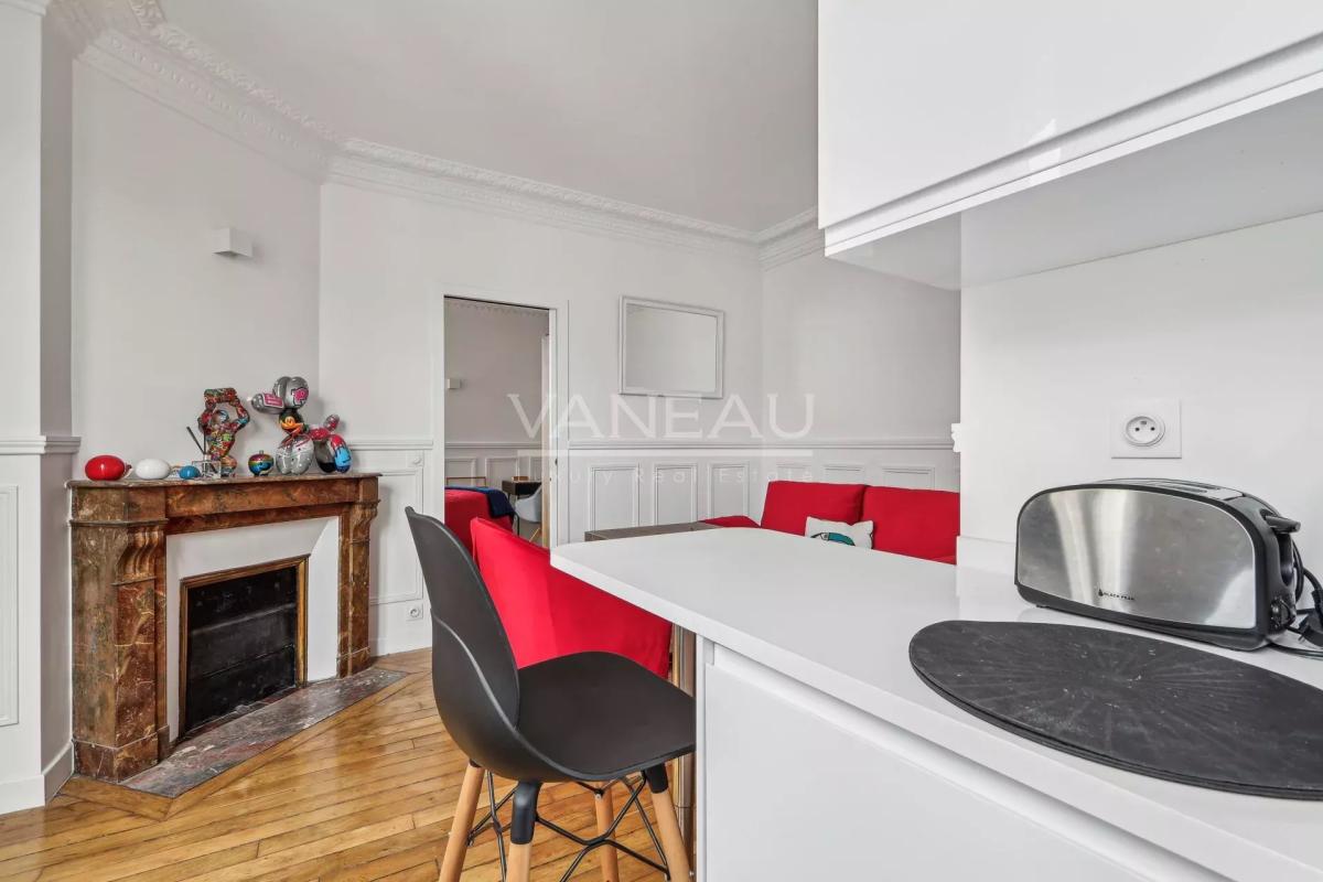 Dernier étage deux pièces vue toits 29.06 M²