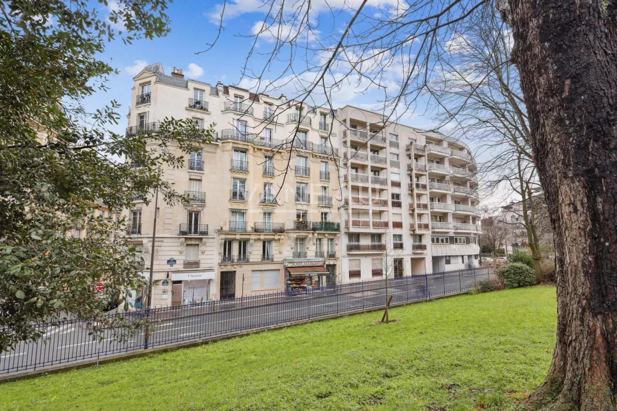 Dernier étage deux pièces vue toits 29.06 M²