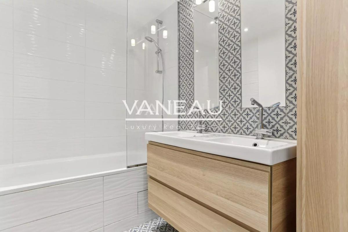 Appartement familial en dernier étage avec quatre chambres