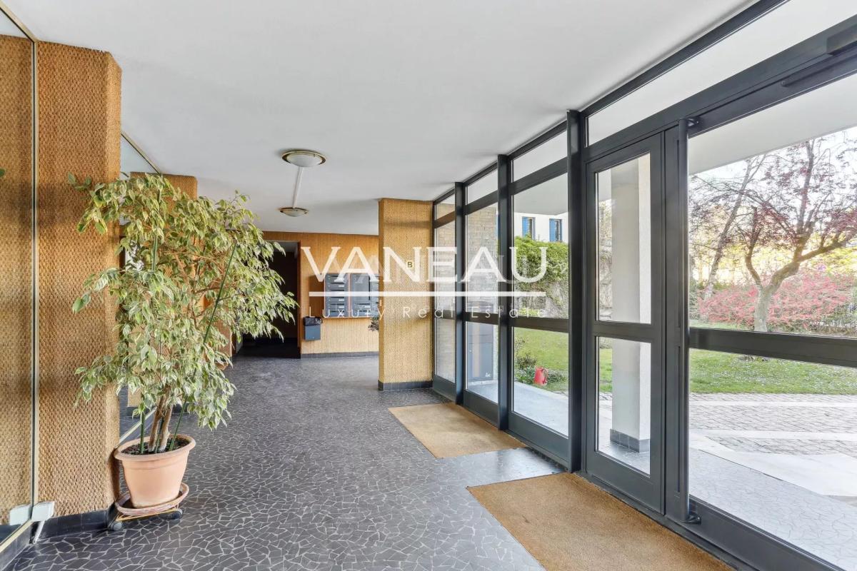 Appartement familial en dernier étage avec quatre chambres