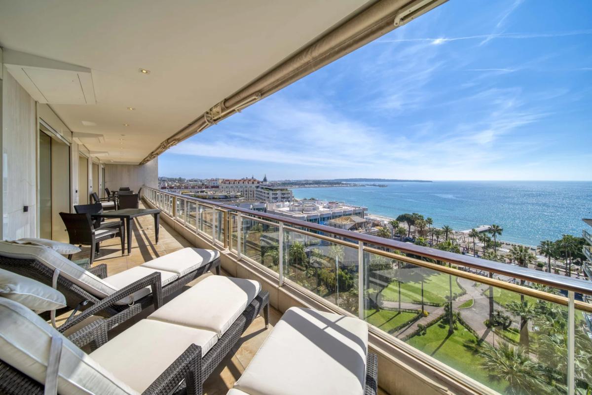 Cannes Croisette Appartement d'exception vue mer à vendre