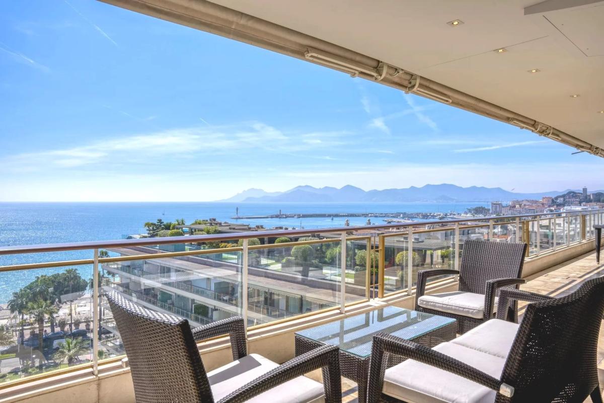 Cannes Croisette Appartement d'exception vue mer à vendre