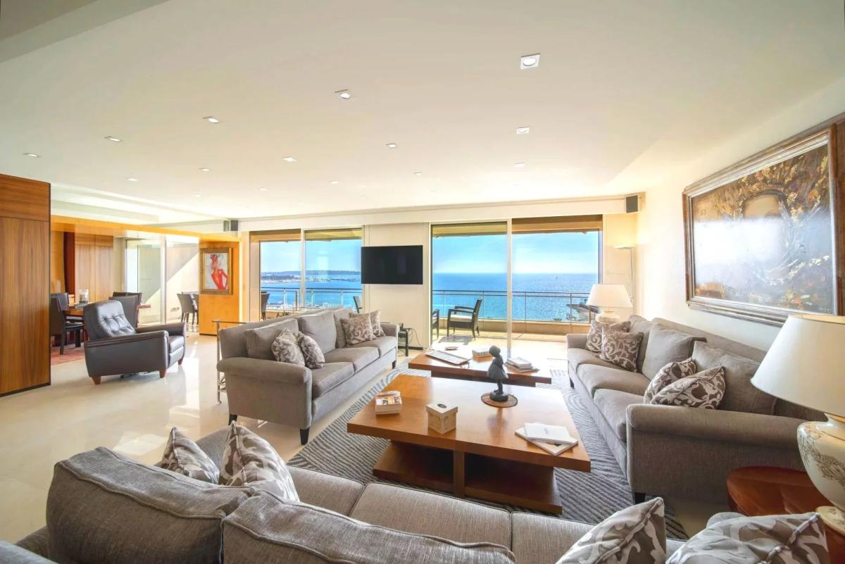 Cannes Croisette Appartement d'exception vue mer à vendre