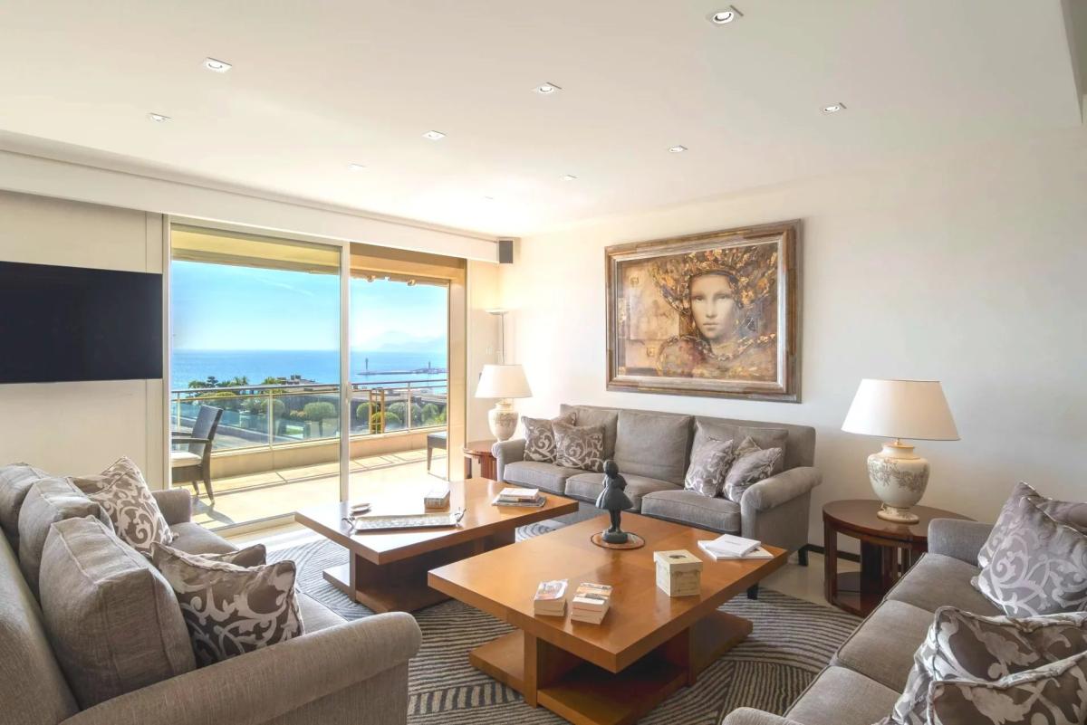 Cannes Croisette Appartement d'exception vue mer à vendre